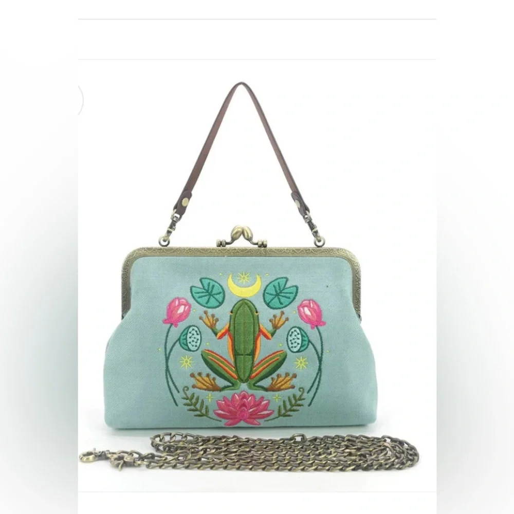 Frog and Lily Pod Kiss Lock Bag NWT 🌴